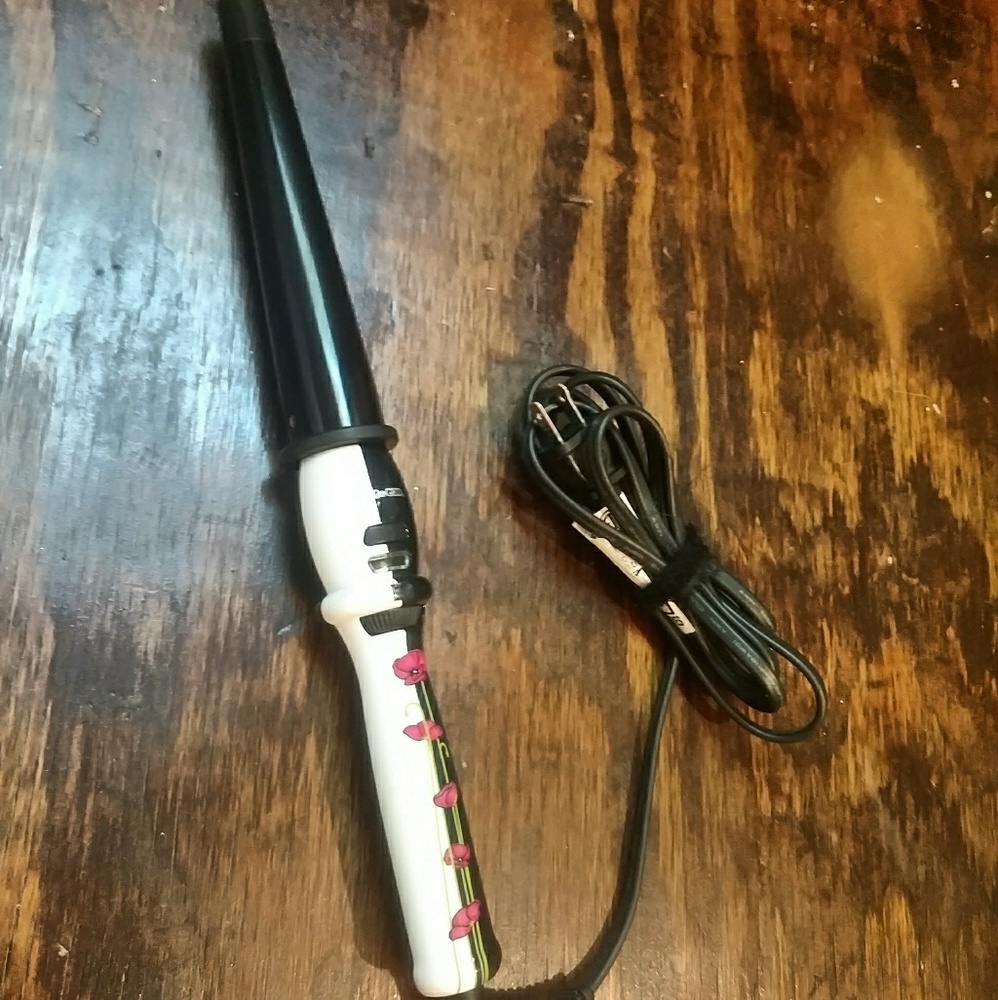 Plugged In Hair Curling Iron.... Works!